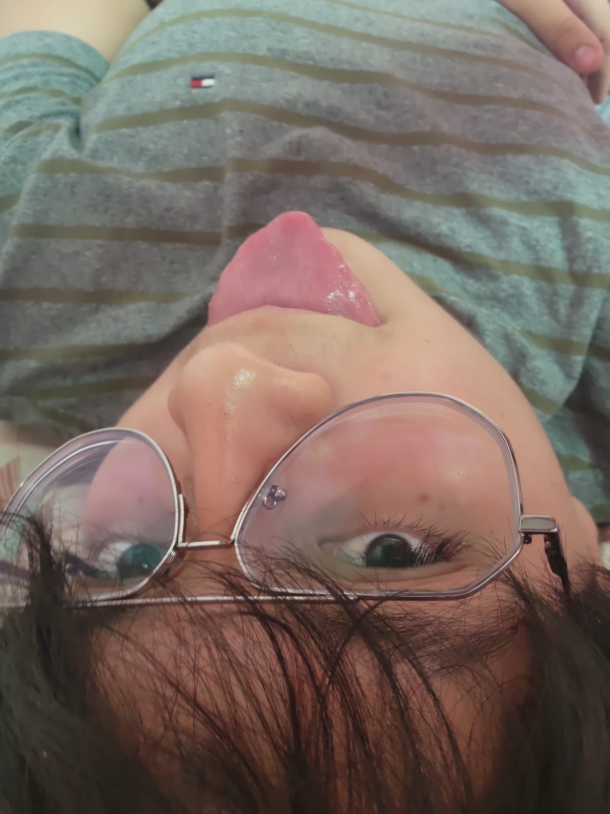 Yelt sacando la lengua, foto de cabeza